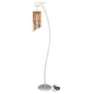 Επιδαπέδιο μεταλλικό φωτιστικό και ξύλο σε εκρού απόχρωση