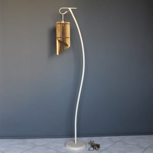 Επιδαπέδιο μεταλλικό φωτιστικό και ξύλο σε εκρού απόχρωση