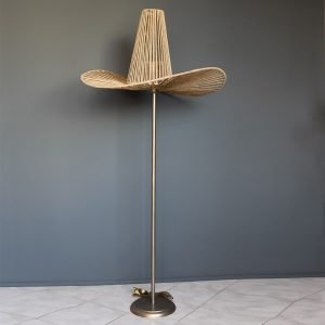 Επιδαπέδιο φωτιστικό σε σχήμα καπέλο από σχοινί