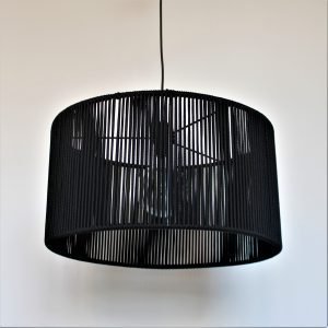 Κρεμαστό φωτιστικό με μαύρο καπέλο